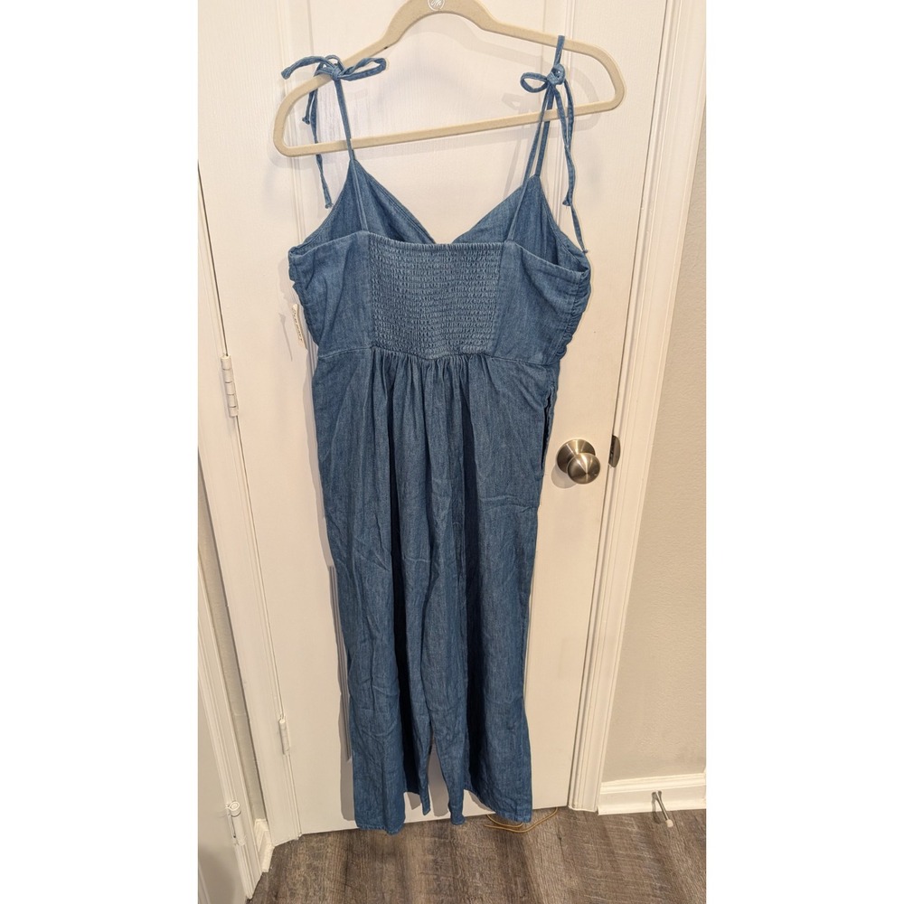 Old Navy Chambray Jumpsuit Women Size Large Blue Pockets Center Twist Sleeveless - Picture 5 of 7